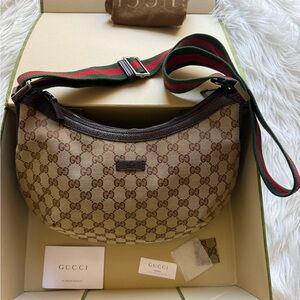 Gucci Beige Shoulder Bag with Signature Red and Green Strap